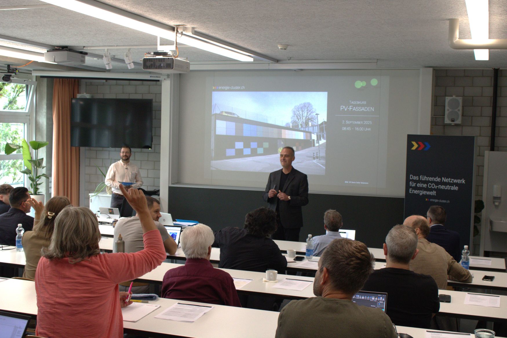 Ein gelungener Kurstag rund um die Schlüsseltechnologie der Energiewende: PV-Fassaden